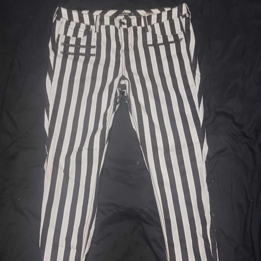 Hot Topic Blackheart Stingerette Jeans